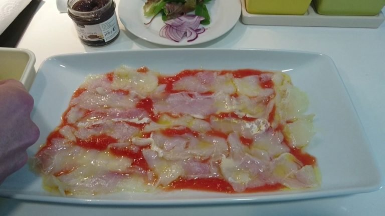 Receta de Carpaccio de salmón y bacalao con tomate