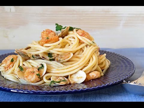 Receta de Espaguetis con gambas y almejas