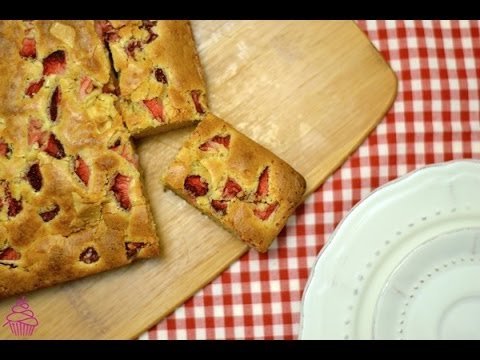 Receta de Bizcocho de chocolate blanco y fresas