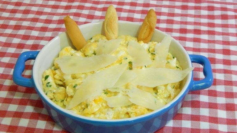 Receta de Huevos revueltos con queso rallado