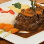 Receta de Costillas en salsa con patatas fritas
