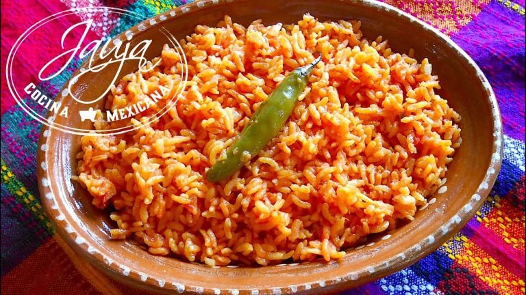 Receta de Bistek en salsa roja pato y arroz amarillo para acompañar.