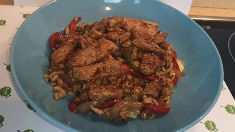 Receta de Arroz con pollo verduras y salsa de soja