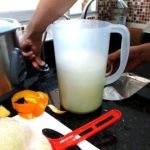 Jugo detox con naranja jengibre y caqui
