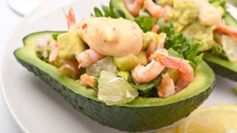 Receta de Ensalada de salmón ahumado con aguacate y palmitos