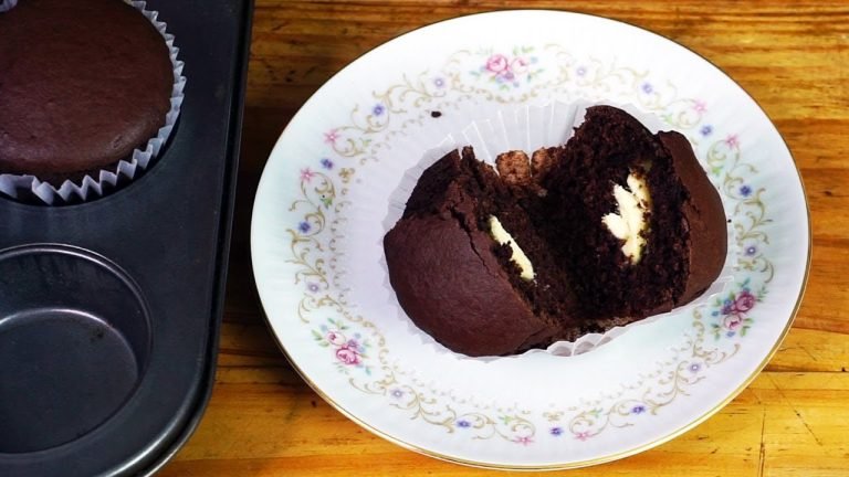 Receta de Cupcakes de cacao con corazón.