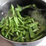 Receta de Salchichas picantes con verduras fritas
