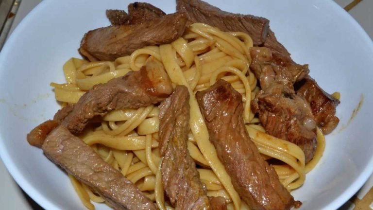 Receta de Carne frita con fideos