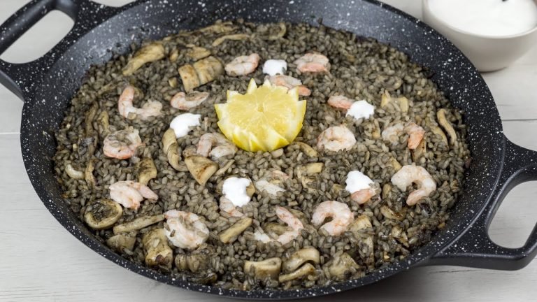 Receta de Arroz negro con calamares y gambas