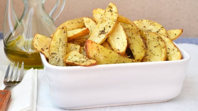 Receta de Patatas al horno con hierbas aromáticas