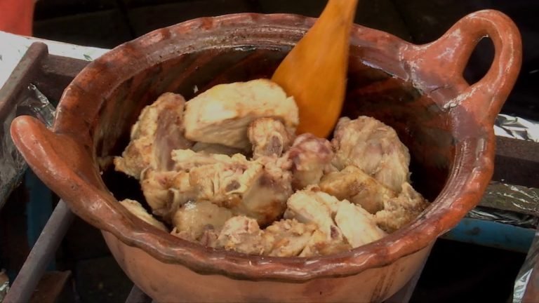 Receta de Costilla de cerdo en salsa de chicatanas