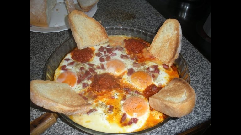 Receta de Huevos al plato con sobrasada y queso