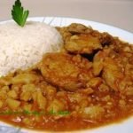 Receta de Costillas en salsa con patatas fritas