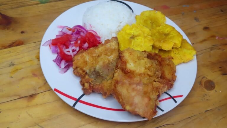 Receta de Pescado frito con patacones y salsa